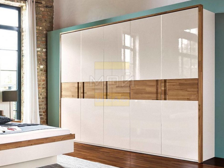 Шкаф с глянцевыми фасадами