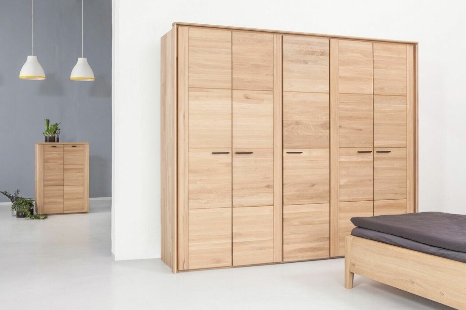 Встроенный шкаф с распашными дверями