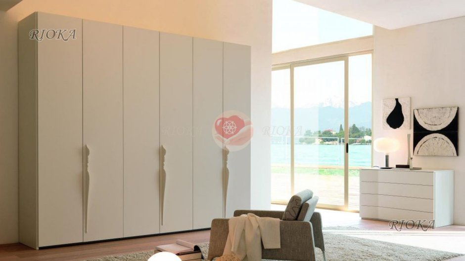 Шкаф с вырезными ручками