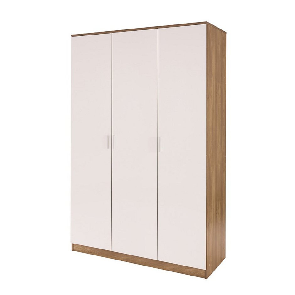 Шкаф в спальню с распашными дверями