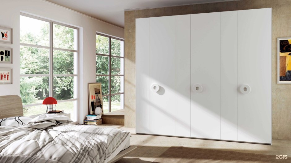 Шкаф с квадратными ручками