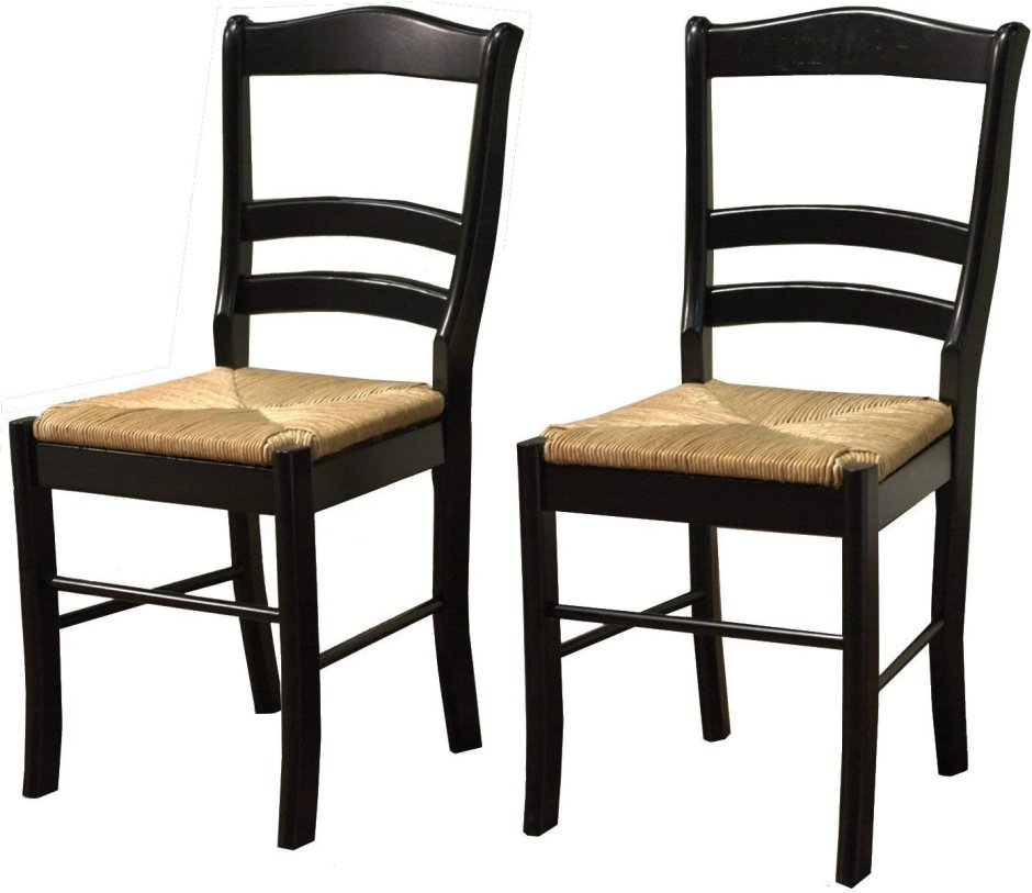 Деревянный стул с плетеным сиденьем