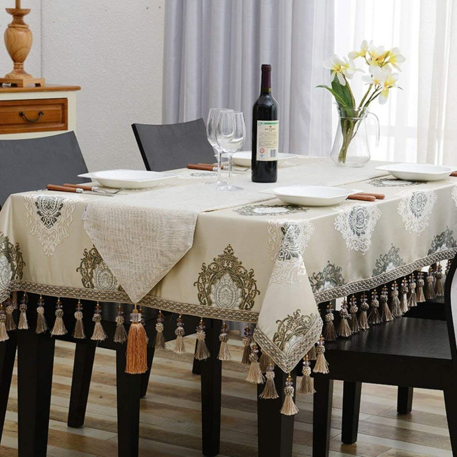 Скатерть с кисточками