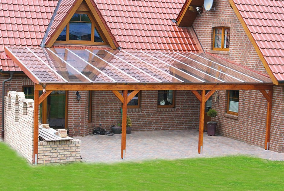 Беседка с четырехскатной крышей и мангалом