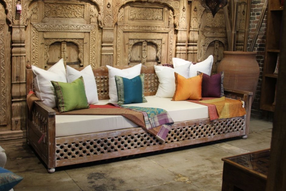 Лежанка в Восточном стиле
