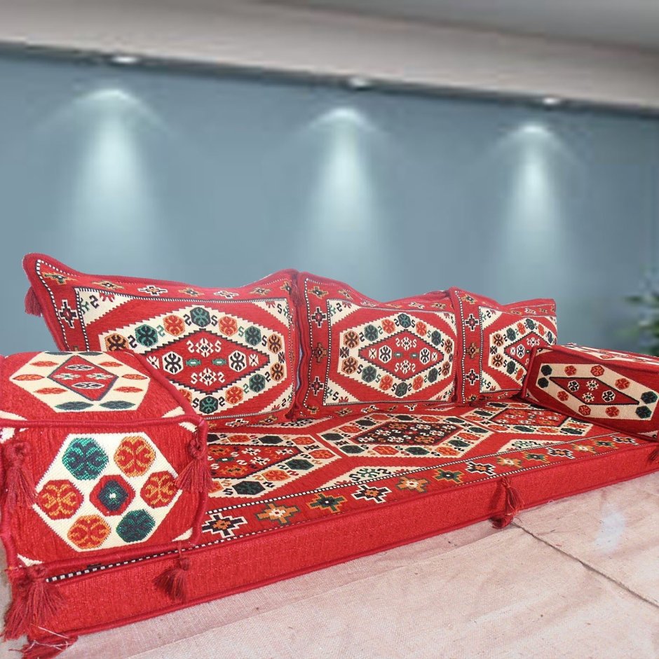 Диван в арабском стиле