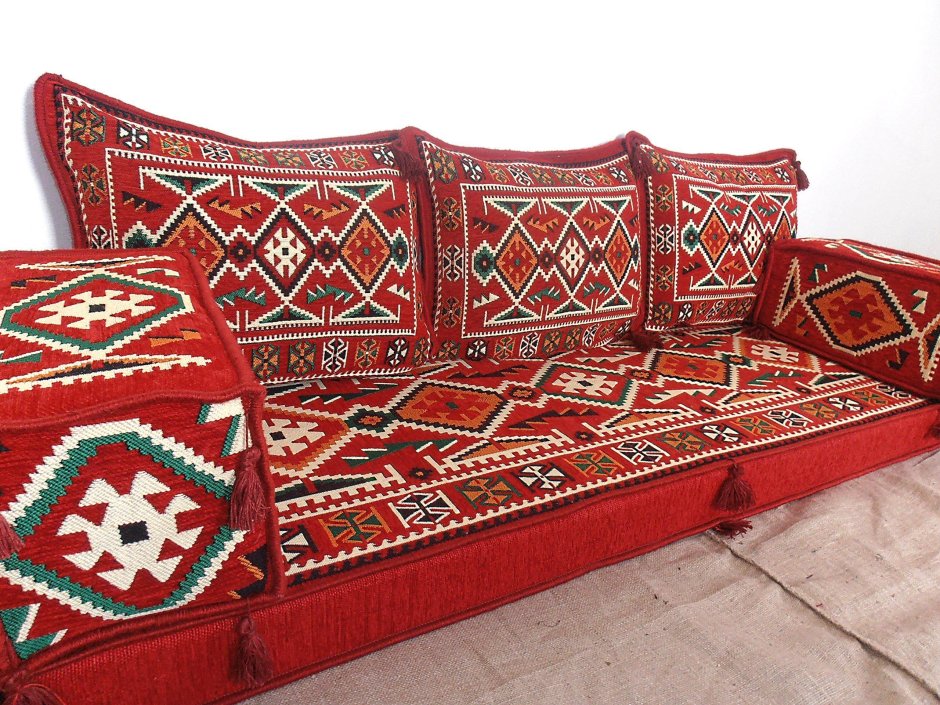 Диван в марокканском стиле