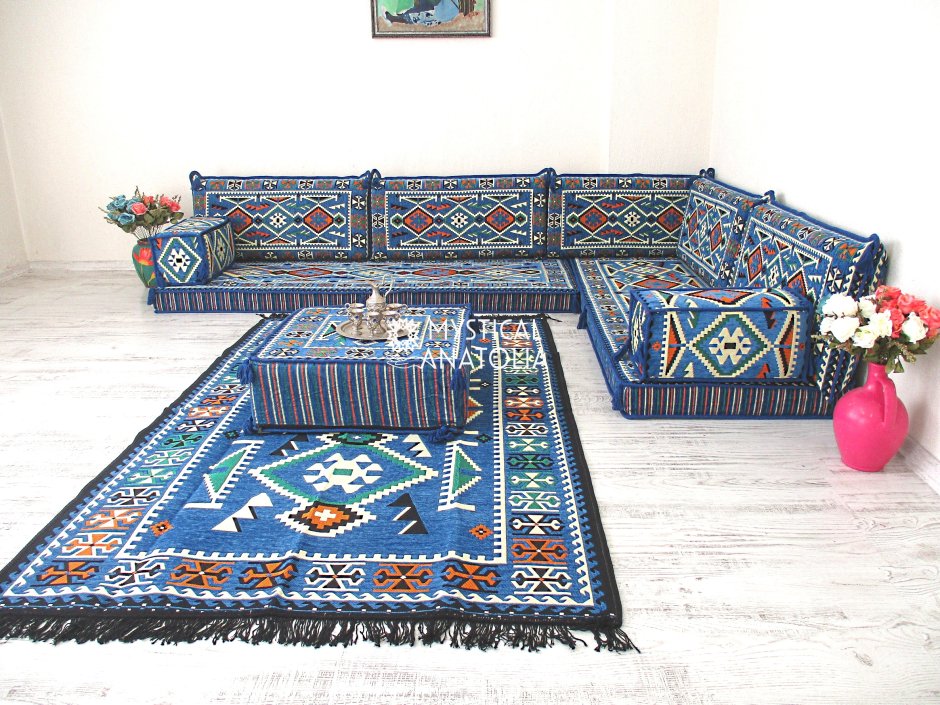 Диван в арабском стиле