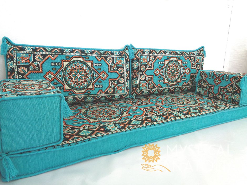 Диван в марокканском стиле