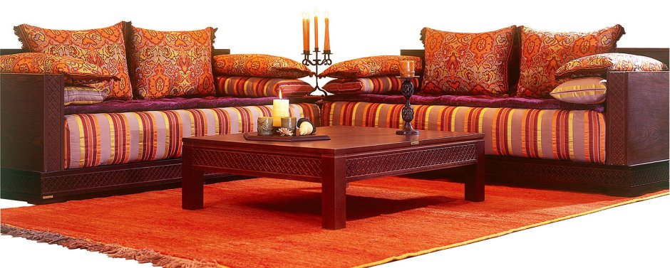 Резной диван