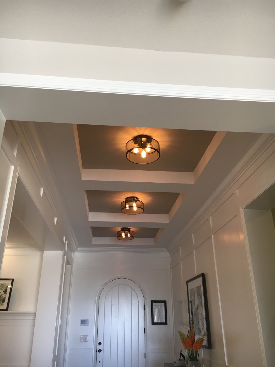 Обыграть балку на потолке