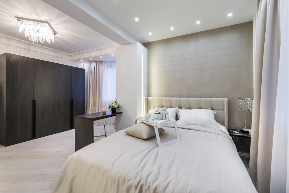 Ригеля а потолке в спальне