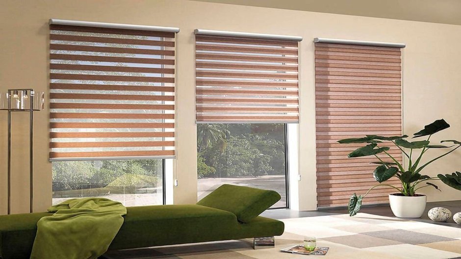 Шкаф под лестницей с жалюзийными дверцами