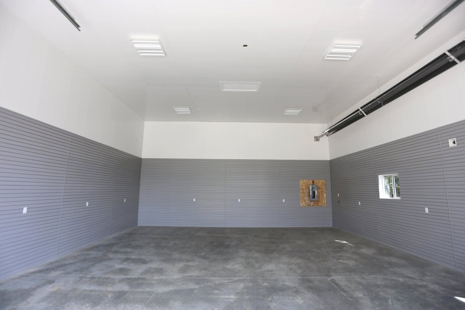 Отделка гаража внутри