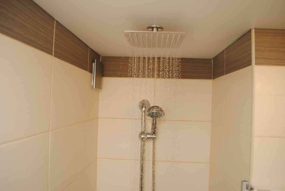 Тропический душ из потолка