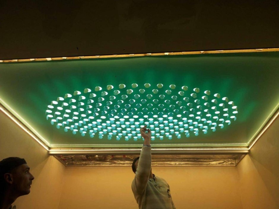 Перфорированные натяжные потолки с подсветкой