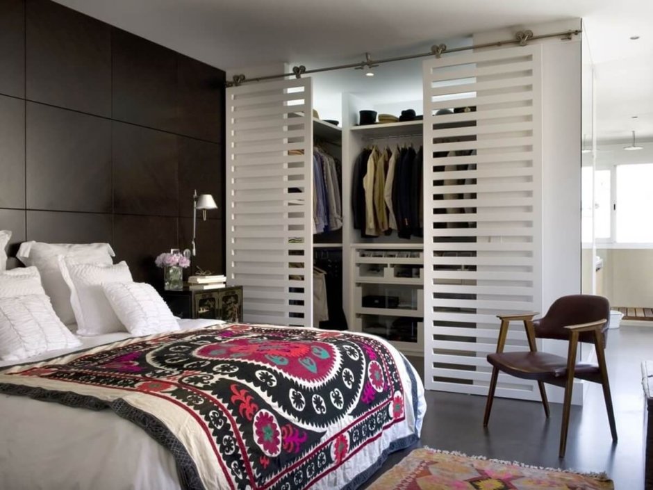 Необычные двери из дерева