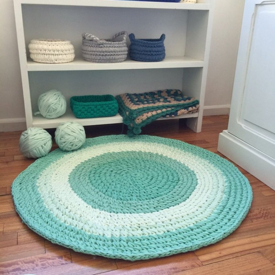 Коврик из трикотажной пряжи крючком круглый в детскую