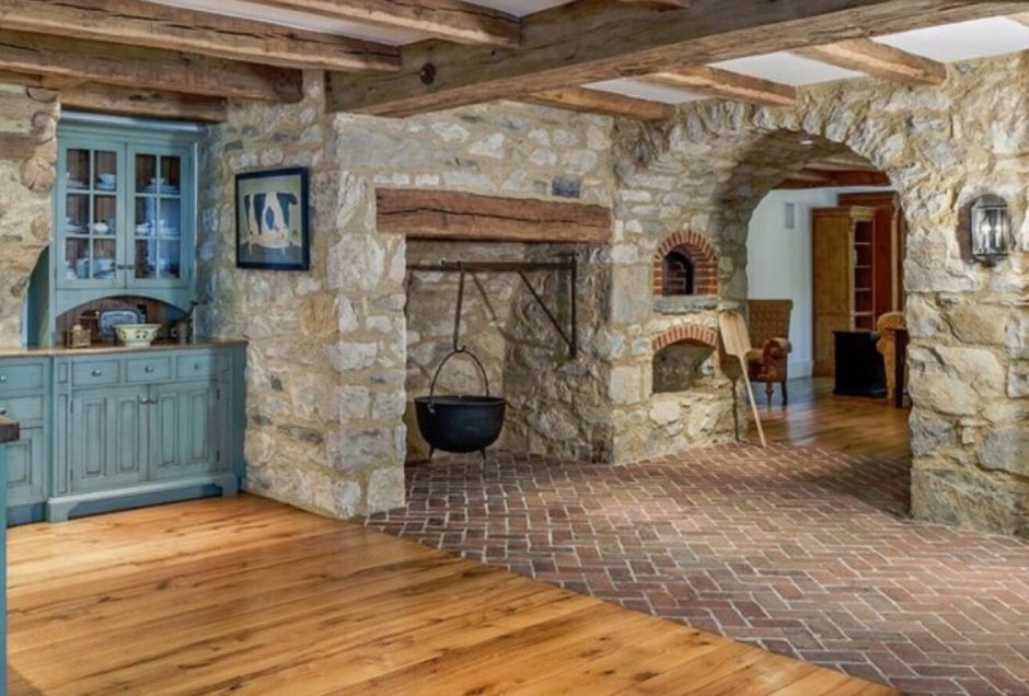 Дом из камня внутри
