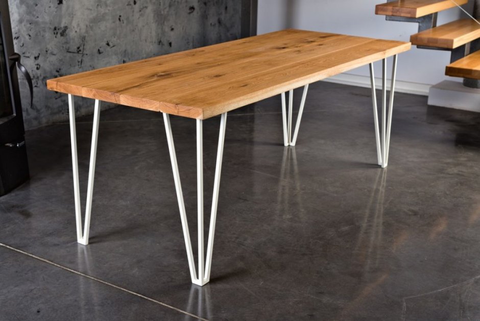 Обеденный стол из бетона