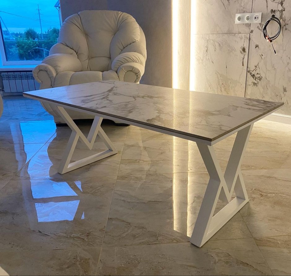 Стол деревянный