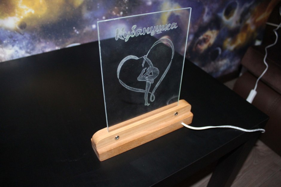 Светильник дерево оргстекло