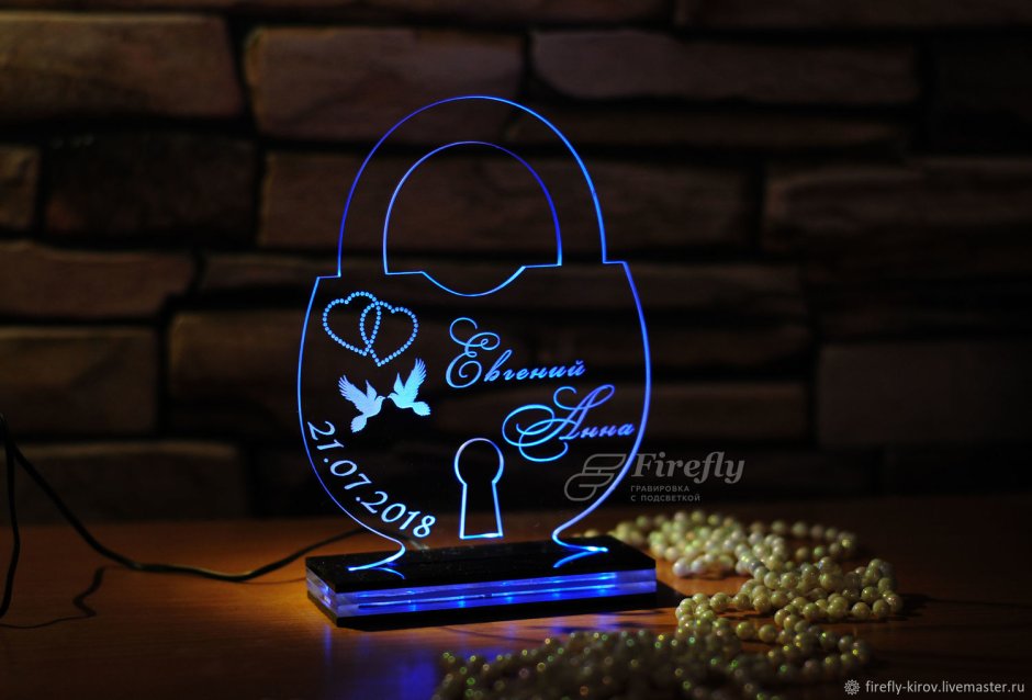 Гравировка на оргстекле с подсветкой
