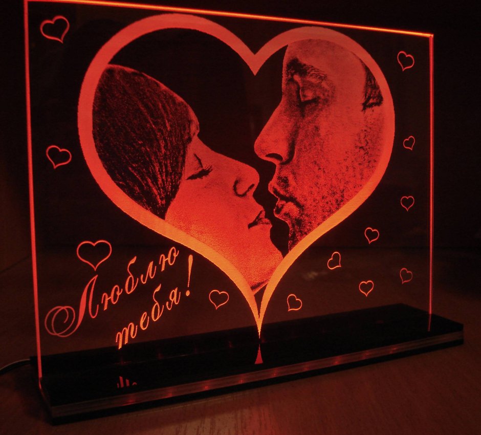 Лазерная гравировка на акриле с подсветкой