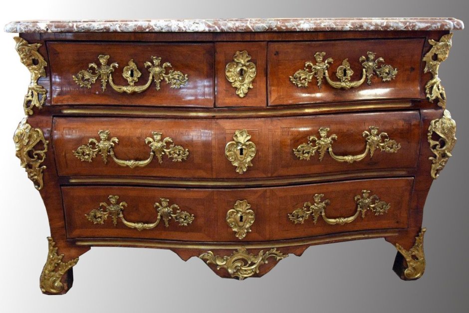 Старинная корпусная мебель