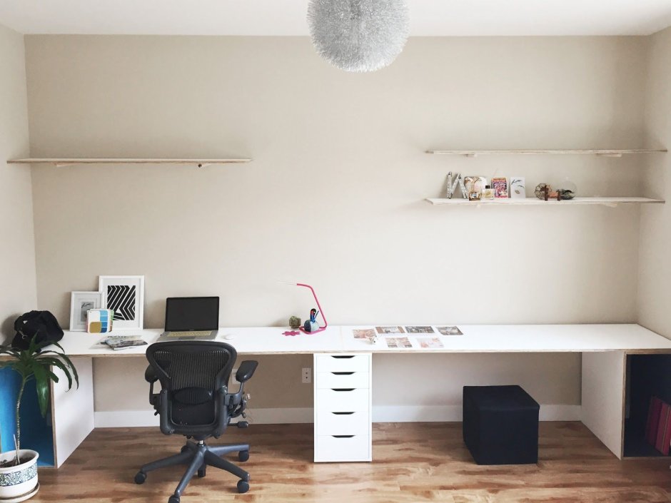 Длинный письменный стол