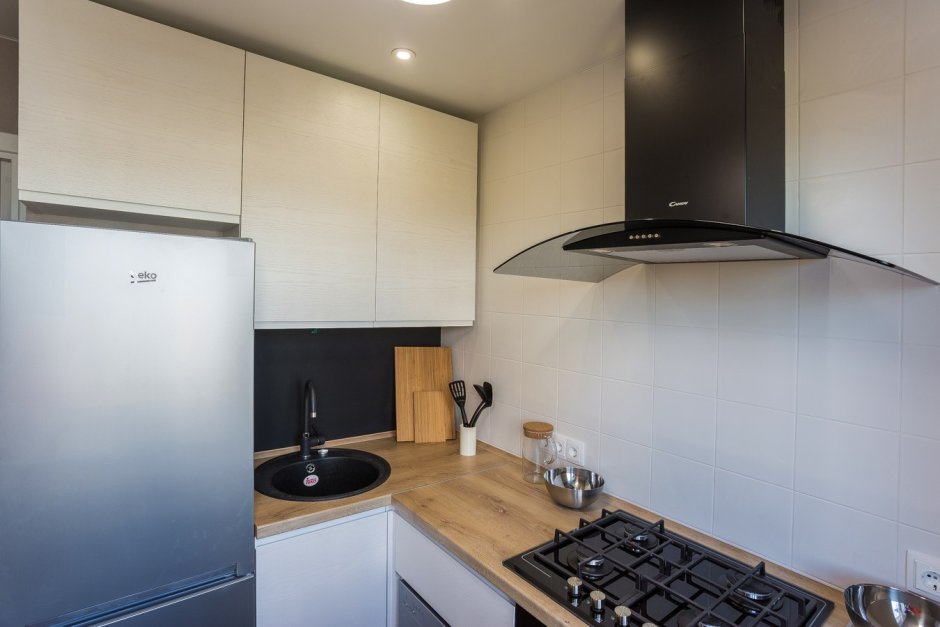 Кухни в хрущёвках с холодильником