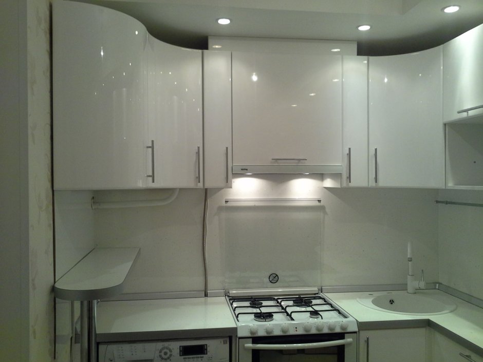 Интерьер кухни 5м.кв с газовой колонкой155на2м