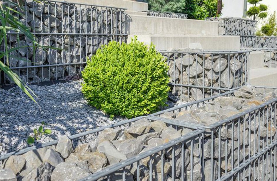 Садовая мебель из камня