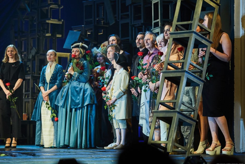 Спектакль красный факел кафе