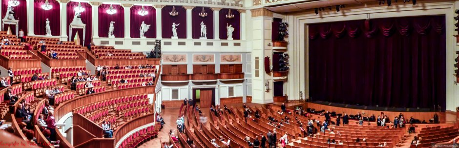 Спектакль высоко красный факел