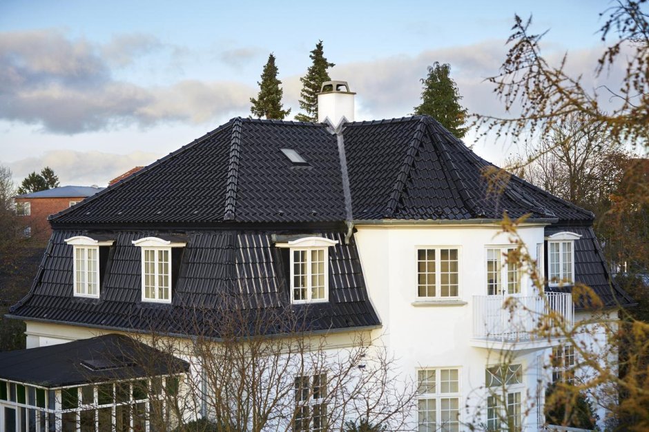 Полувальмовая мансардная крыша