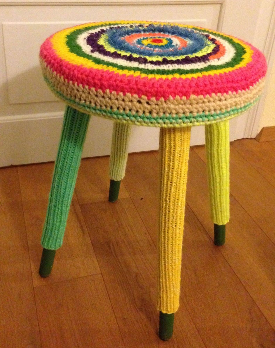 Вязаные чехлы на табуретки