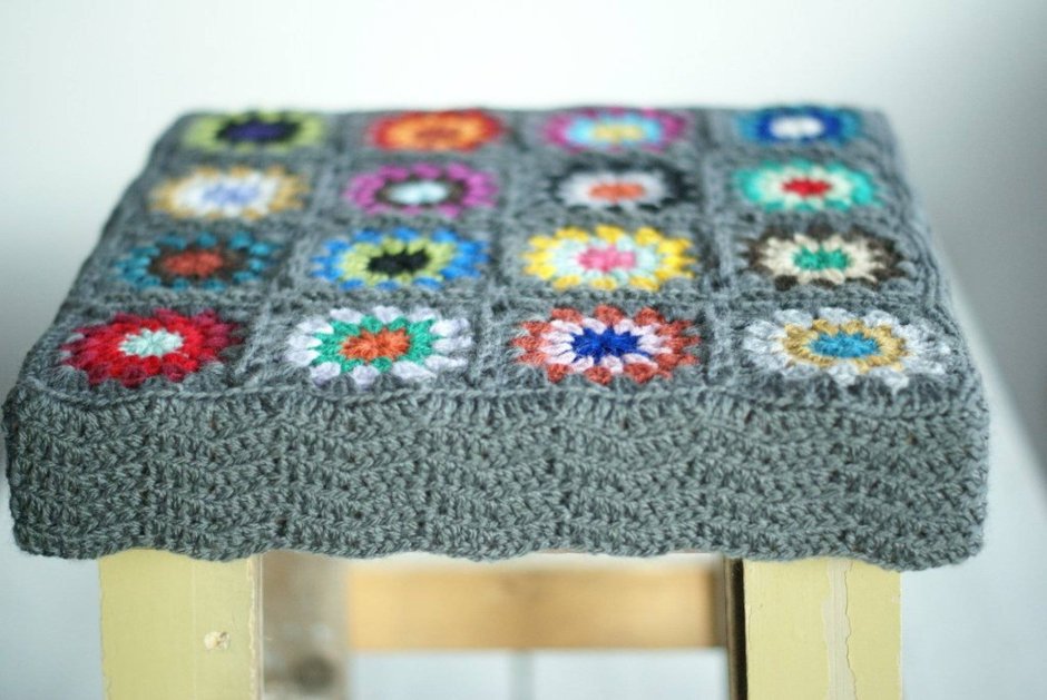 Вязаные чехлы на стулья