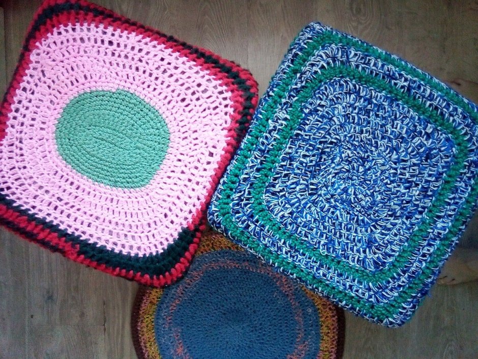 Вязаные накидки на стулья