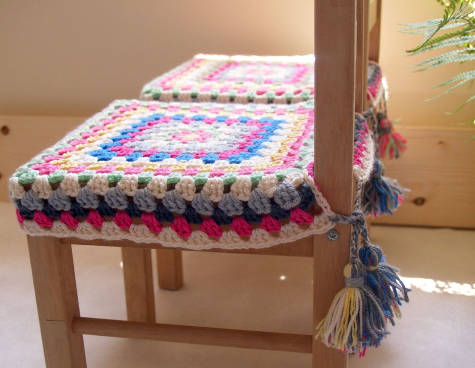 Вязаные сидушки на стулья