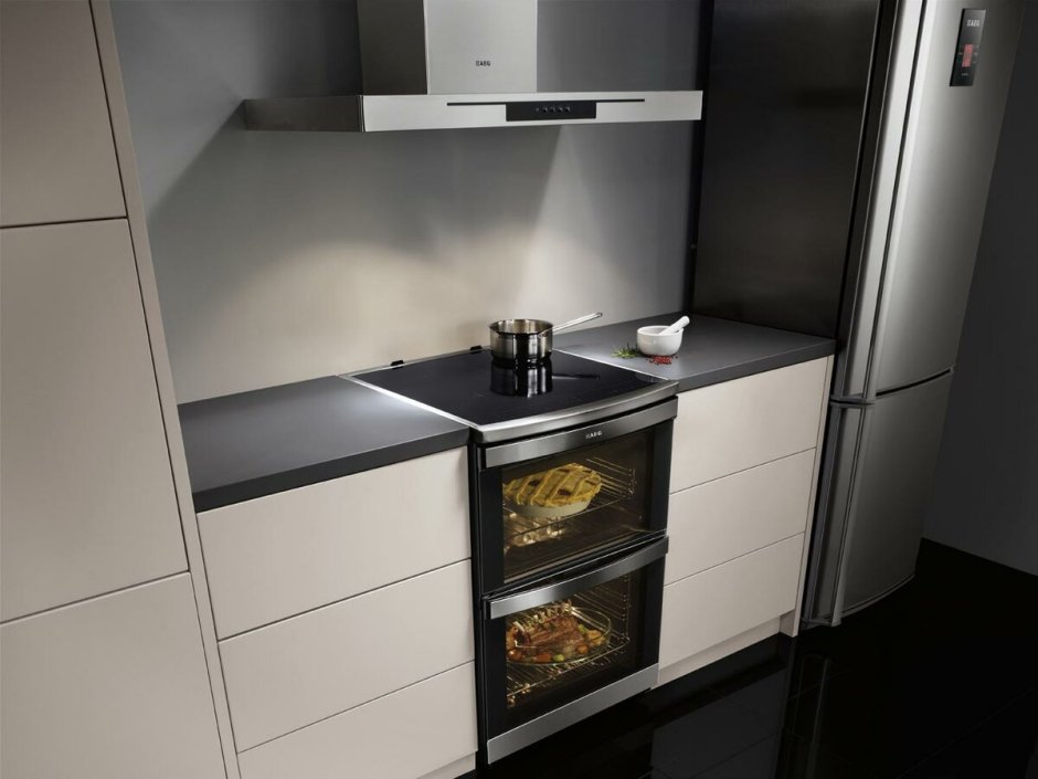 Встроенная микроволновка на кухне