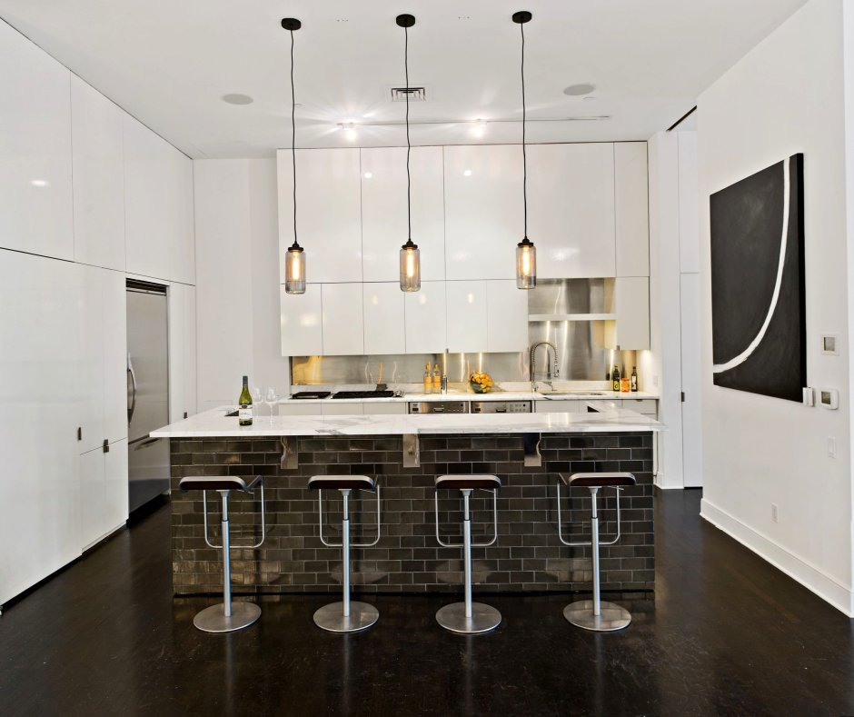 Светильники над барной стойкой