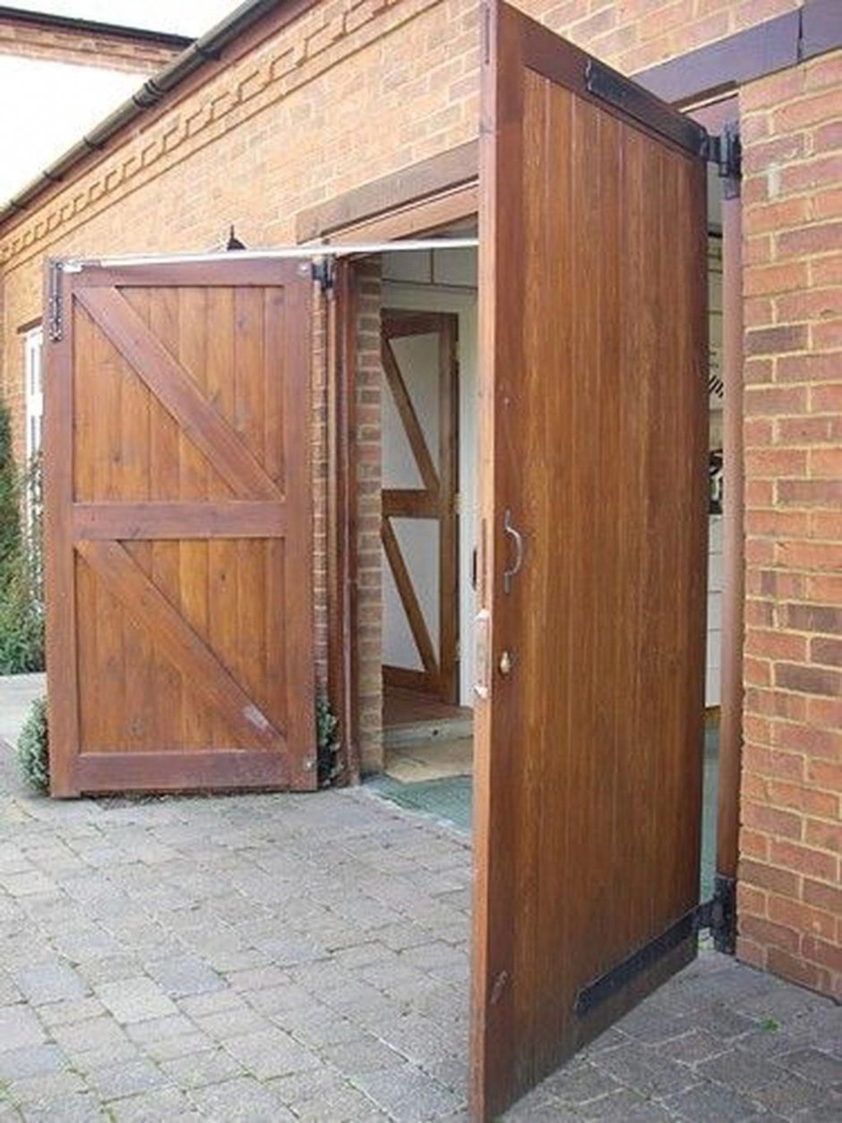 Деревянные гаражные ворота