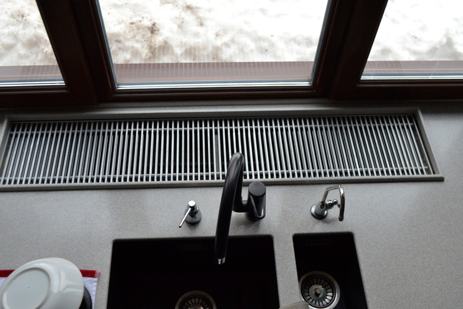 Конвектор подоконный водяной