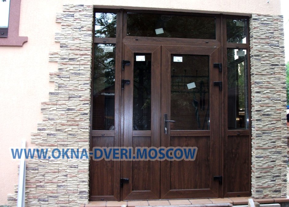 Входная пластиковая дверь с ламинацией