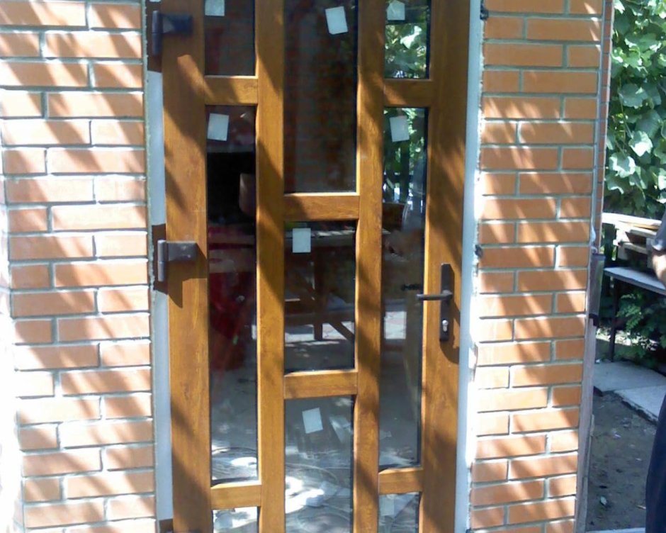 Двери ПВХ входные