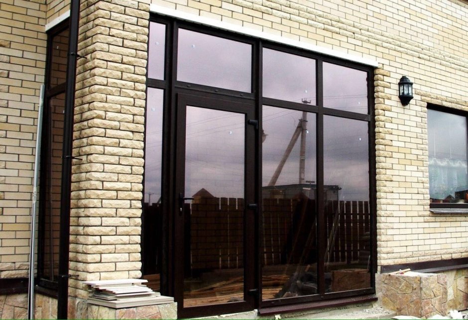 Наружная стеклянная дверь