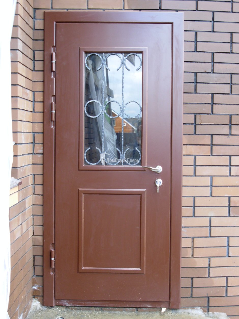 Пластиковая дверь Рехау входная