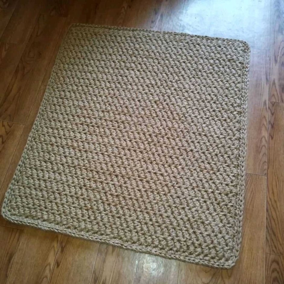 Прямоугольный коврик из джута крючком