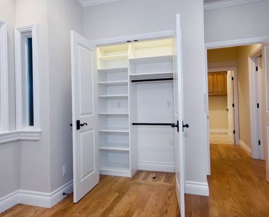 Холодильник в кладовке